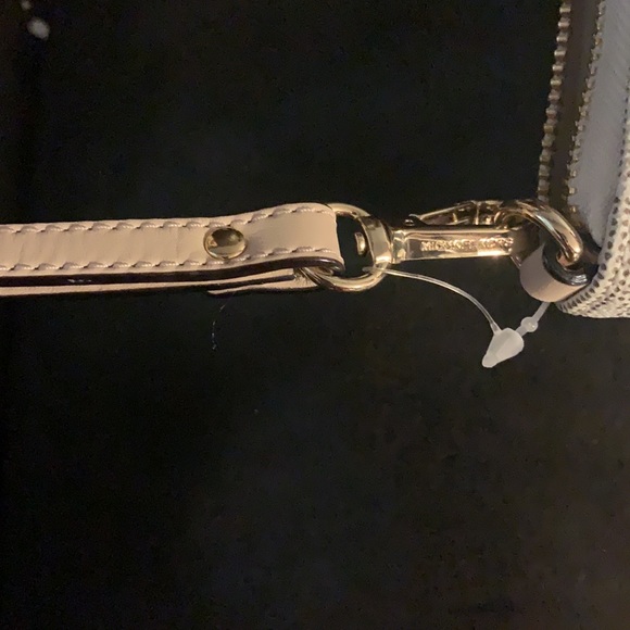 Brand new Michael Kors wallet with wristlet strap - Picture 7 of 8